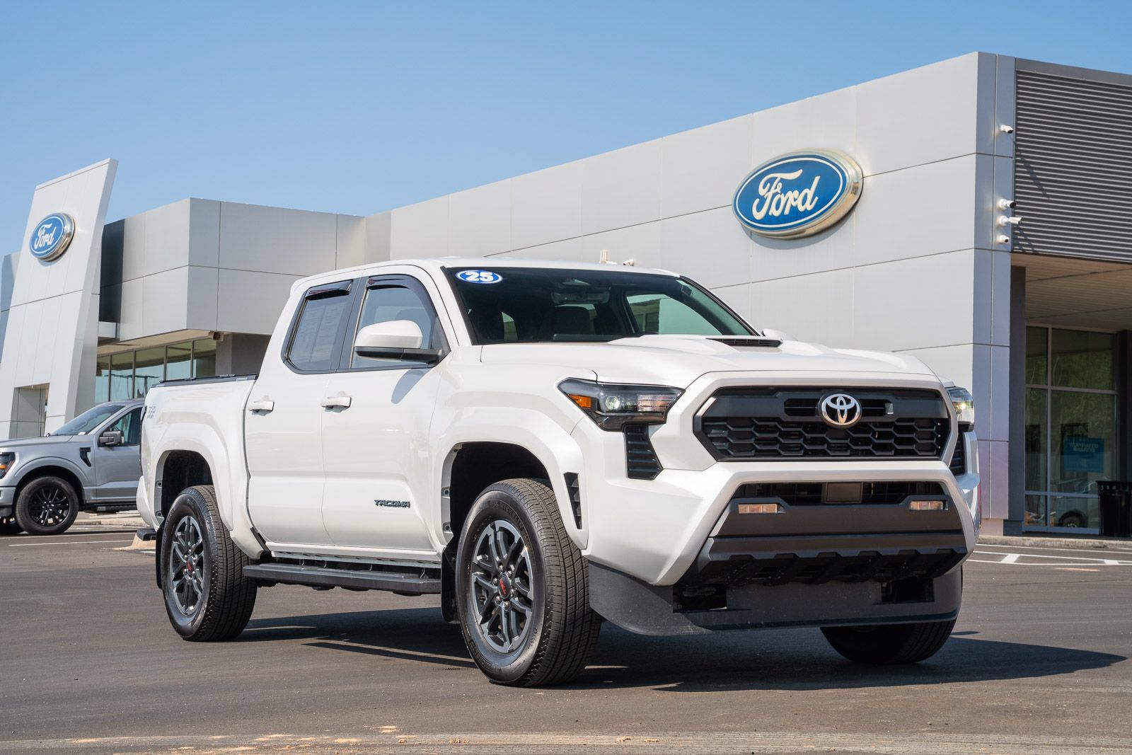 Used 2025 Toyota Tacoma TRD Sport AWD/4WD image 1