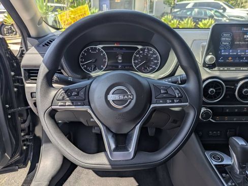 Used 2025 Nissan Sentra SV FWD image 17