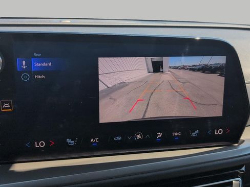 Certified 2025 Chevrolet Traverse LT AWD/4WD image 20
