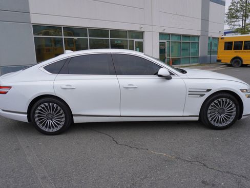 Used 2023 Genesis G80 image 8