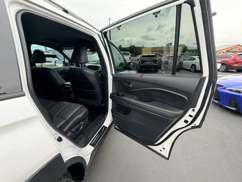 Used 2025 Honda Passport TrailSport image 22