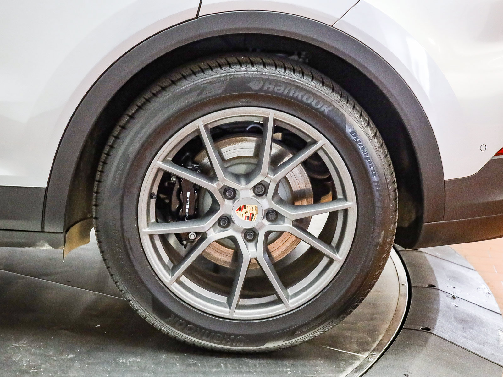 Certified 2025 Porsche Cayenne S AWD/4WD image 9