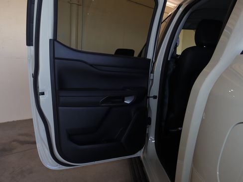 Used 2025 Ford Ranger Lariat w/ FX4 Off-Road Package image 39