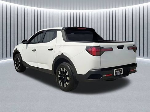 Used 2025 Hyundai Santa Cruz SE FWD image 4