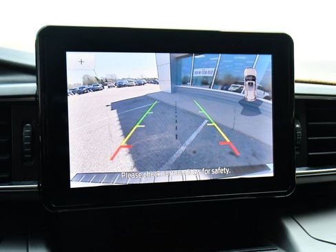 Used 2021 Ford Explorer XLT w/ Equipment Group 202A AWD/4WD image 36