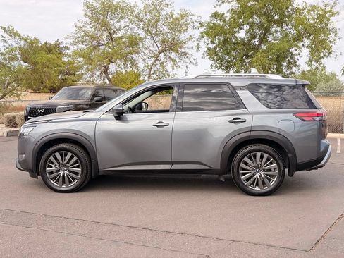 Used 2022 Nissan Pathfinder SL w/ SL Premium Package FWD image 3