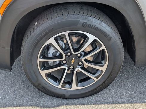 Used 2025 Chevrolet TrailBlazer LT AWD/4WD image 13