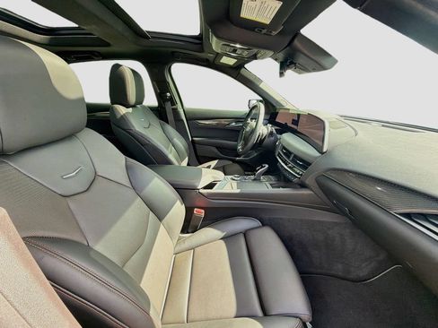 Certified 2026 Cadillac CT5 V RWD image 32