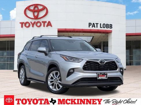 Used 2024 Toyota Highlander Limited FWD image 1
