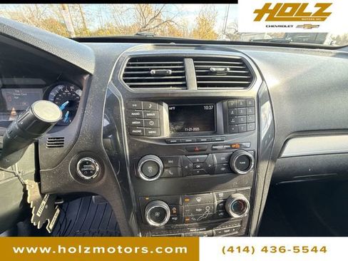 Used 2018 Ford Explorer XLT image 11