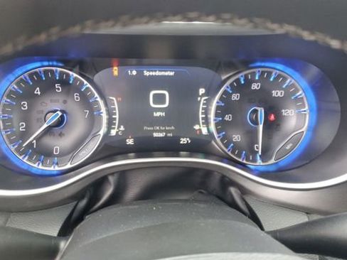 Certified 2024 Chrysler Pacifica Touring-L image 12