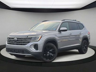 Used 2024 Volkswagen Atlas SE w/ Black Wheel Package