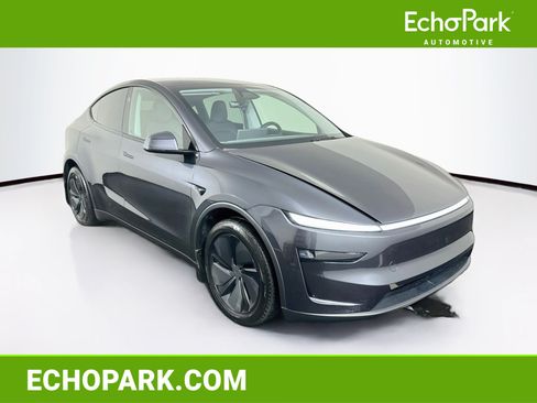 Used 2026 Tesla Model Y AWD image 1