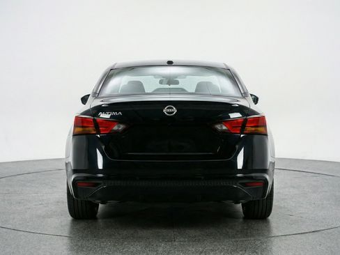 Used 2025 Nissan Altima 2.5 SV FWD image 7