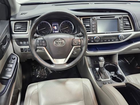 Used 2018 Toyota Highlander Limited Platinum image 29