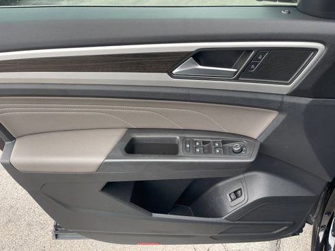 Used 2023 Volkswagen Atlas SE image 12