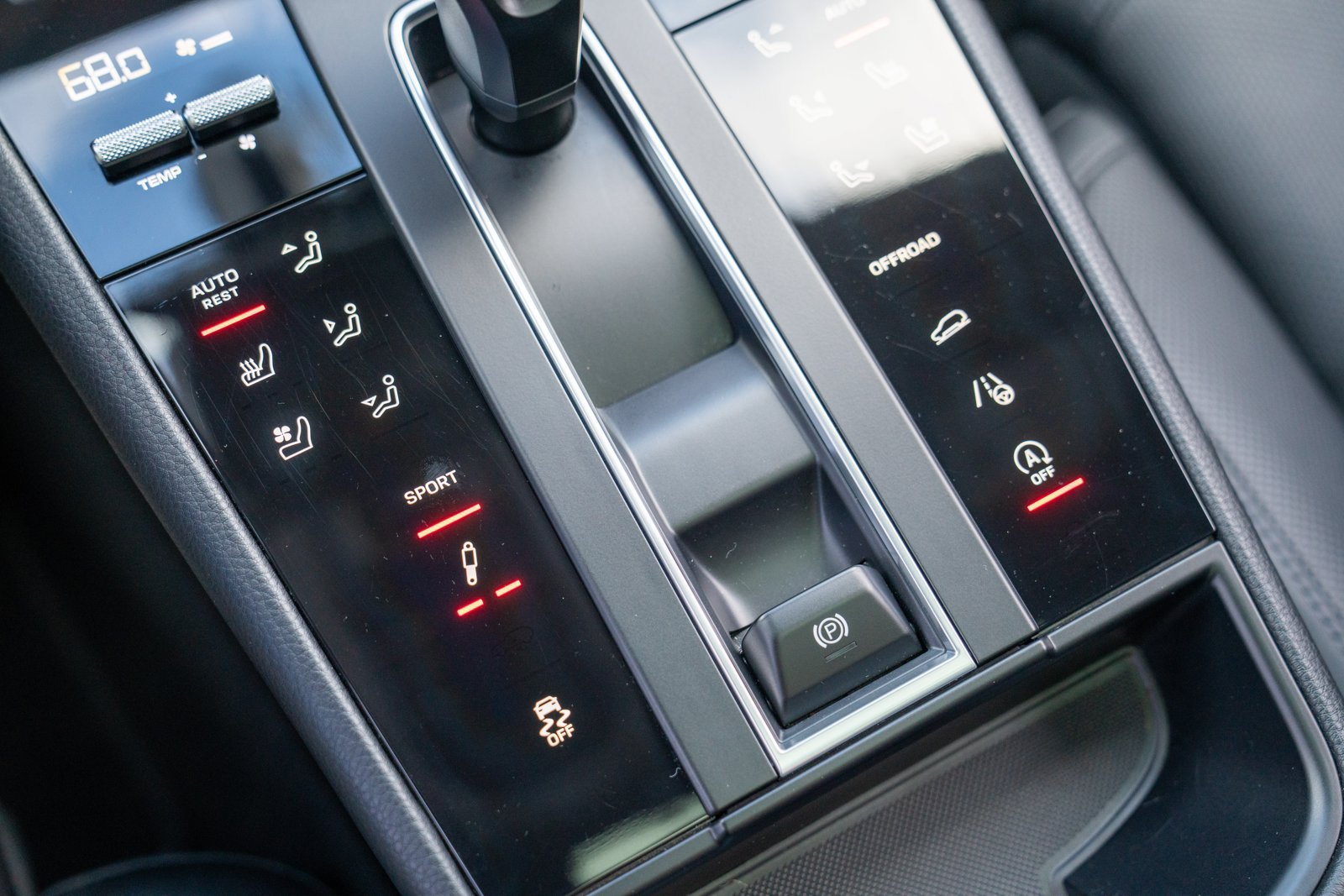 Certified 2023 Porsche Macan S AWD/4WD image 19