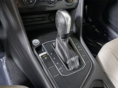 Used 2021 Volkswagen Tiguan SE w/ Panoramic Sunroof Package image 33