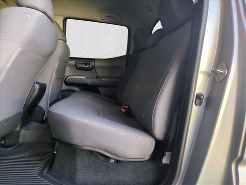Used 2020 Toyota Tacoma SR5 RWD image 17