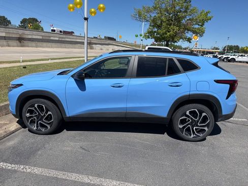 Used 2024 Chevrolet Trax RS image 2