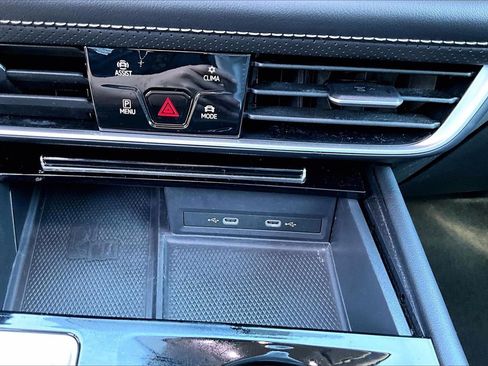 Used 2024 Volkswagen Atlas SE image 16