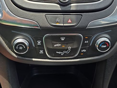 Used 2023 Chevrolet Equinox LT w/ LPO, Floor Liner Package FWD image 16