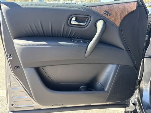 Used 2024 Nissan Armada SL w/ Captain's Chairs Package image 7