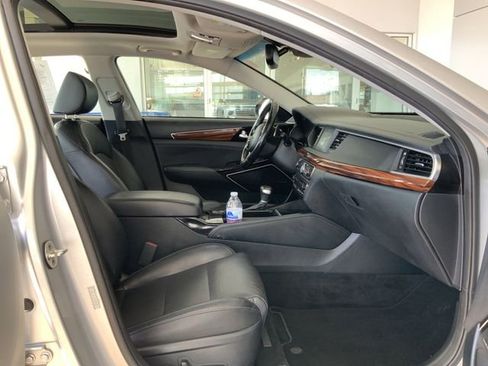 Used 2018 Kia Cadenza Technology image 16