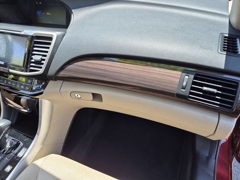 Used 2017 Honda Accord EX-L image 33