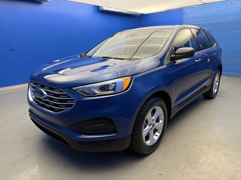Used 2020 Ford Edge SE image 4