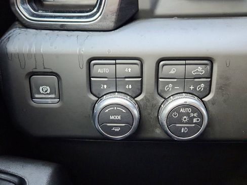 Used 2025 GMC Sierra 2500 AT4 w/ AT4 Premium Plus Package image 30