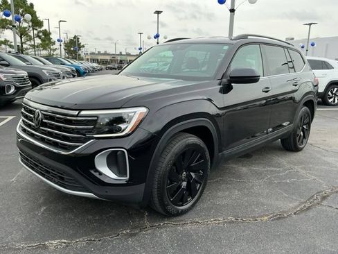 Certified 2025 Volkswagen Atlas SE w/ Black Wheel Package AWD/4WD image 7