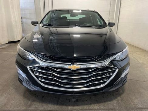 Used 2024 Chevrolet Malibu LT FWD image 2