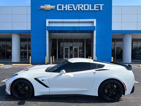 Used 2018 Chevrolet Corvette Stingray Coupe w/ Carbon Flash Badge Package RWD image 2