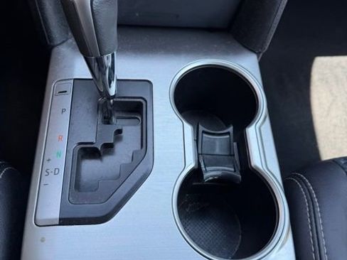 Used 2013 Toyota Camry SE FWD image 22