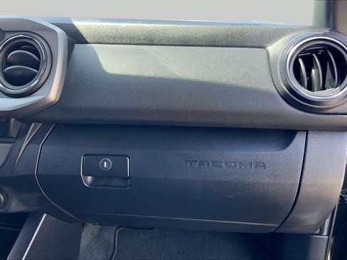 Used 2022 Toyota Tacoma TRD Sport w/ TRD Premium Sport Package AWD/4WD image 18