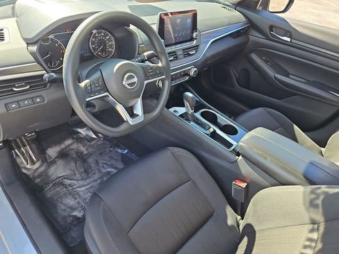 Used 2024 Nissan Altima 2.5 SV image 17