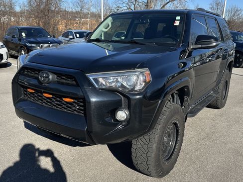 Used 2017 Toyota 4Runner SR5 Premium image 5