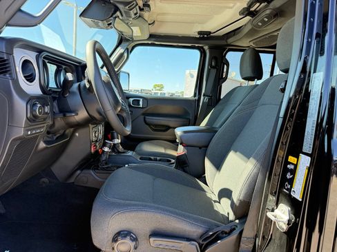 Used 2024 Jeep Wrangler Unlimited AWD/4WD image 5