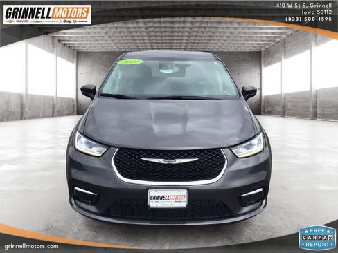 Used 2023 Chrysler Pacifica Touring-L FWD image 2