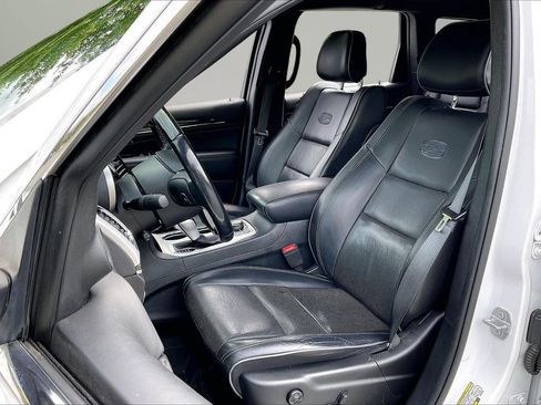 Used 2020 Jeep Grand Cherokee Overland w/ Interior Metal Package AWD/4WD image 22