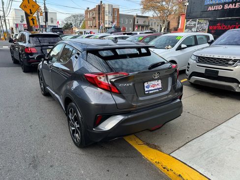 Used 2018 Toyota C-HR XLE image 6