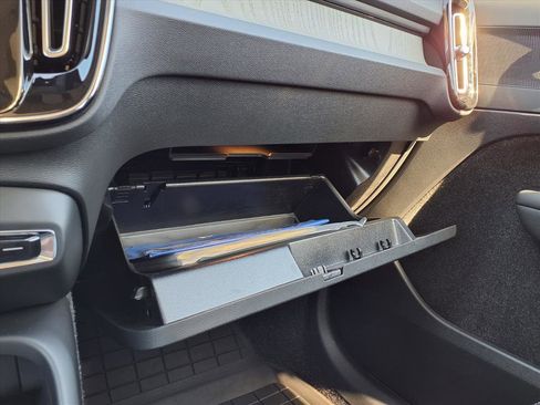 Used 2025 Volvo XC40 B5 Core w/ Protection Package Premier image 31