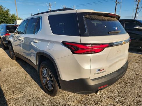 Used 2023 Chevrolet Traverse LT FWD image 3