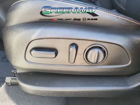 Used 2021 Chevrolet Equinox Premier w/ Redline Edition image 30