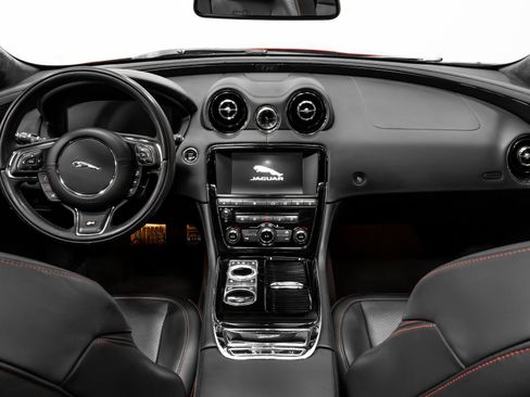 Used 2016 Jaguar XJ R image 9