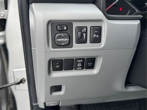 Used 2013 Toyota 4Runner SR5 w/ Convenience Pkg image 18