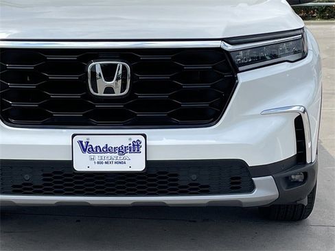 New 2025 Honda Pilot Touring image 8