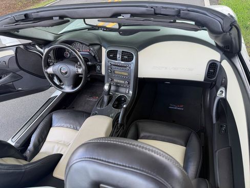 Used 2008 Chevrolet Corvette Convertible w/ Preferred Equipment Group RWD image 16