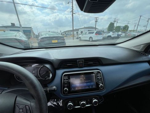 Used 2025 Nissan Versa SV FWD image 38